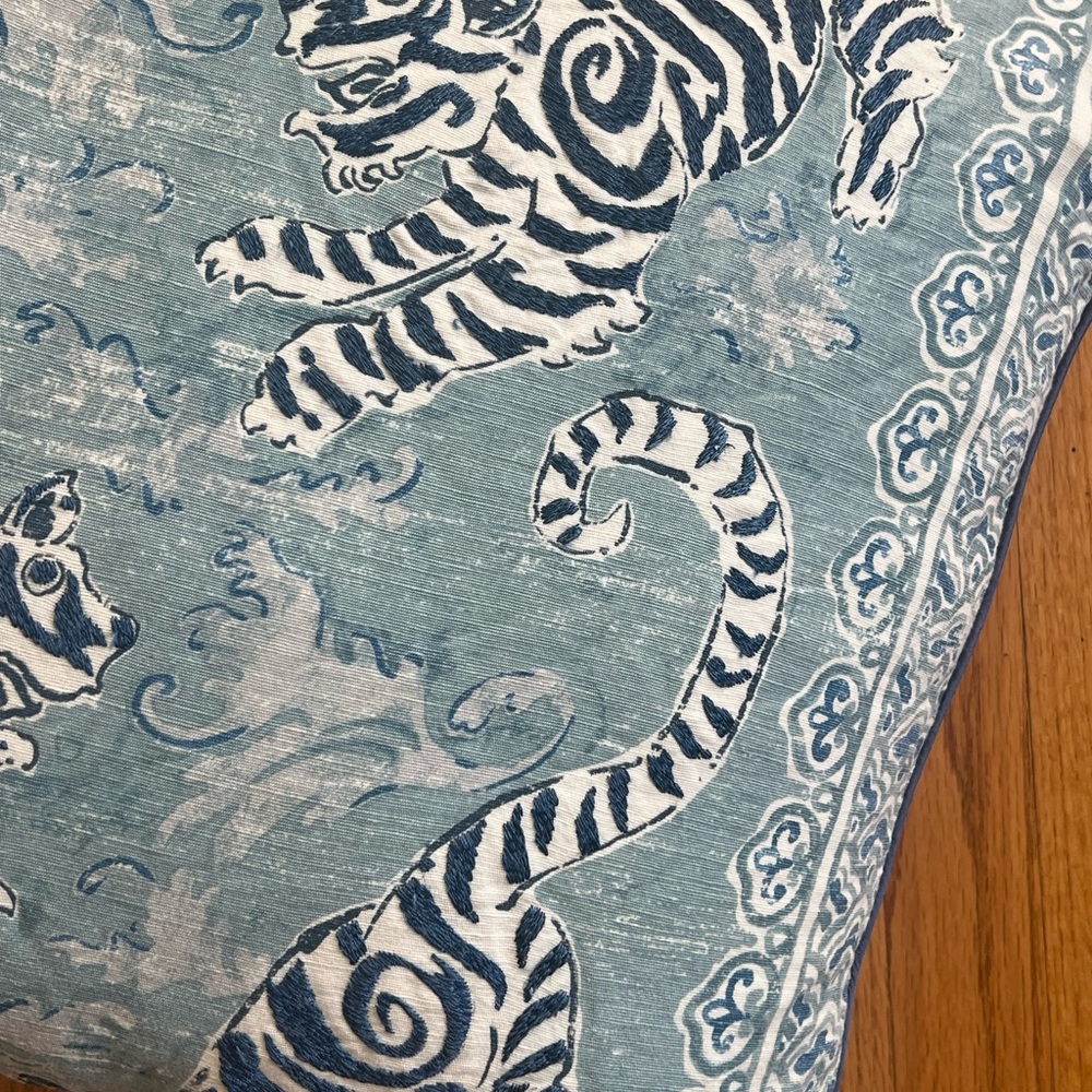 Ryan Studios- Blue & White Tiger Print Decorative Throw Pillow - Set of 2 - Picture 2 of 11